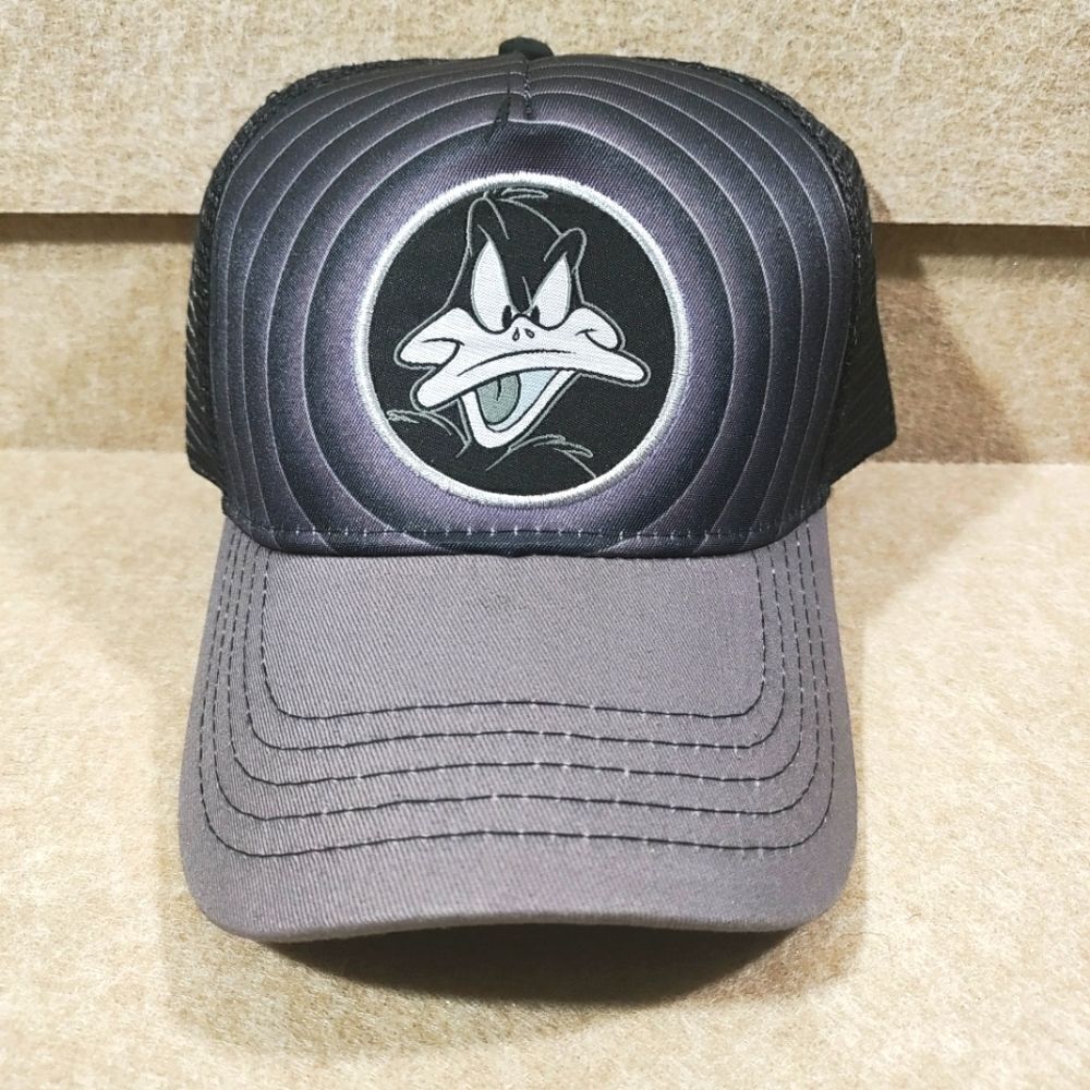 Warner Bros. Daffy Duck Trucker Mesh Snapback Hatโ#U